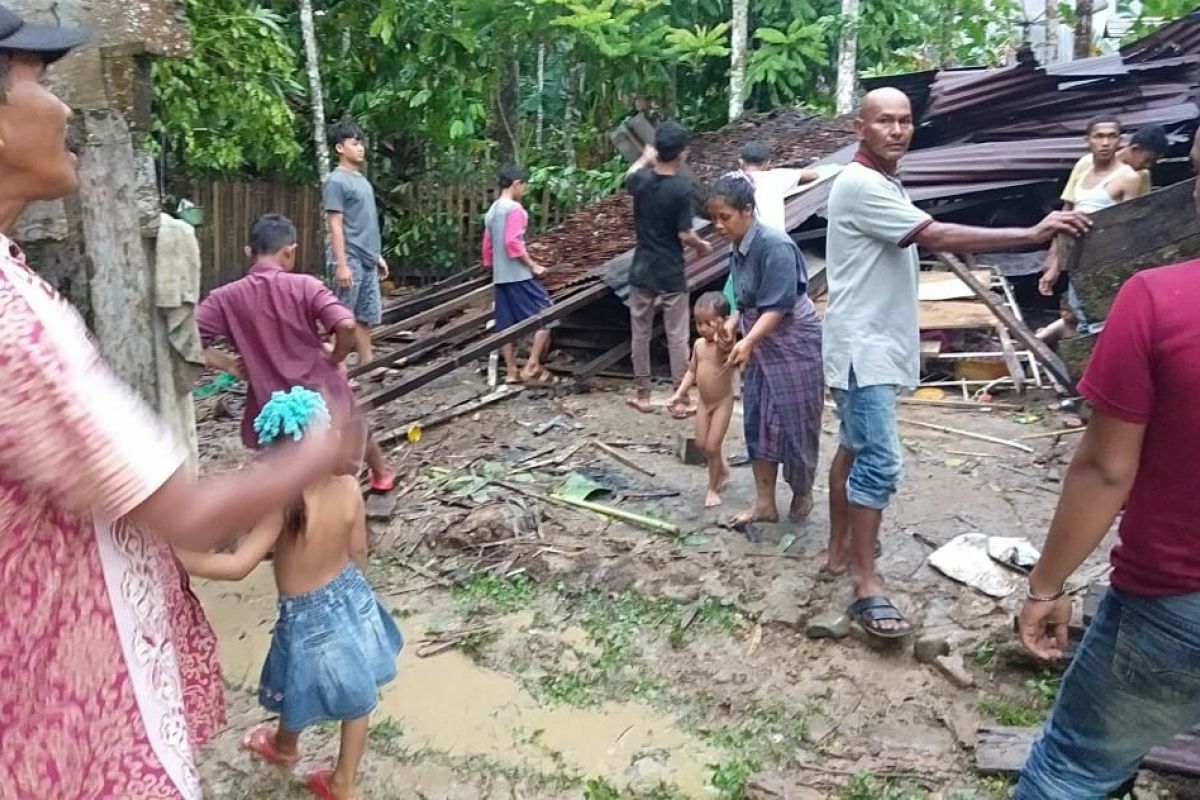 Angin Kencang Hantam Lima Rumah Hingga Rusak di Aceh Utara