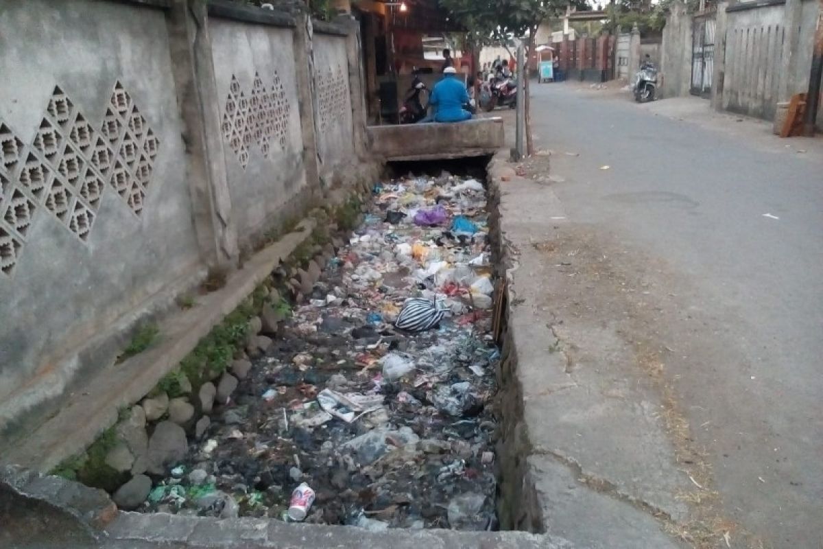 Warga Kota Mataram keluhkan penanganan sampah