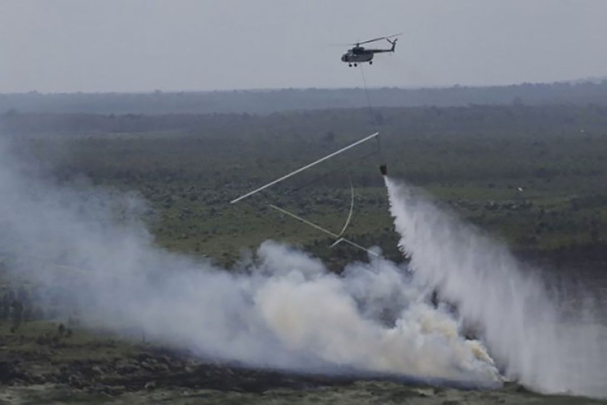 Pemadaman api di Gunung Arjuno kerahkan helikopter 