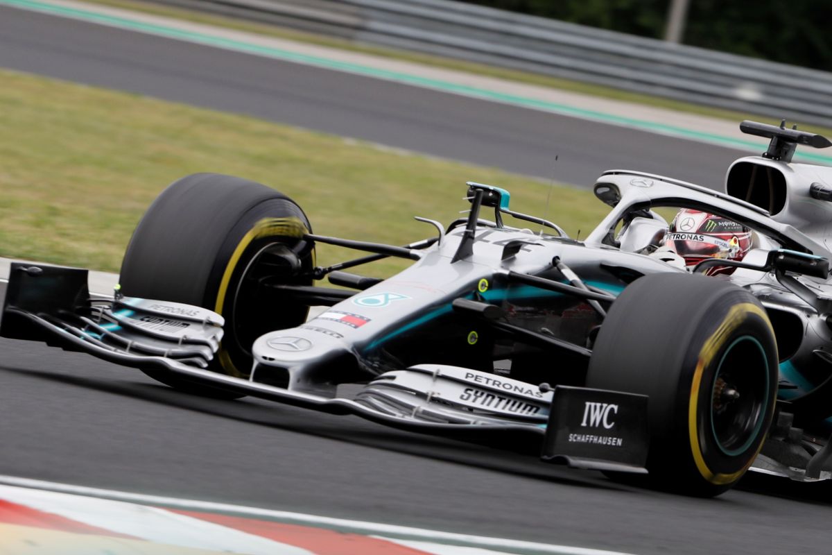 Hamilton tercepat di FP1 Hungaria, Bottas alami kendala power unit