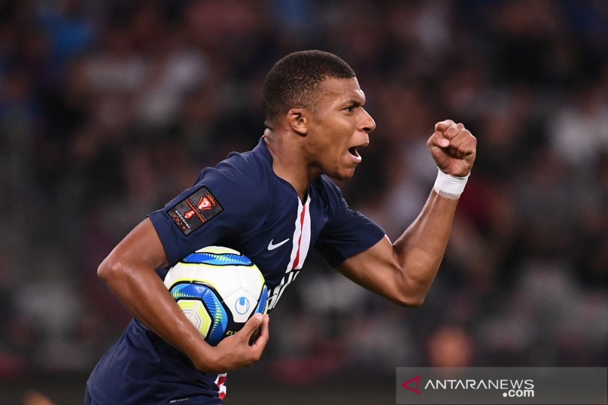 Mbappe dan Di Maria antarkan PSG raih trofi pertama musim ini