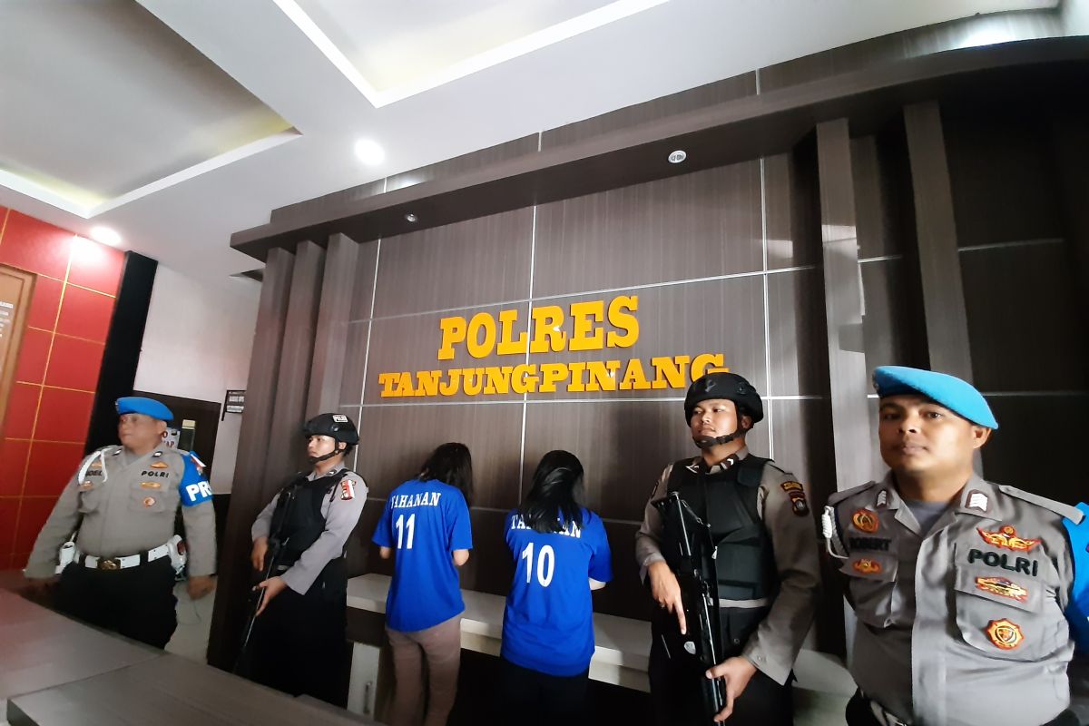 Polisi Tanjungpinang amankan dua wanita pengguna narkoba (video)