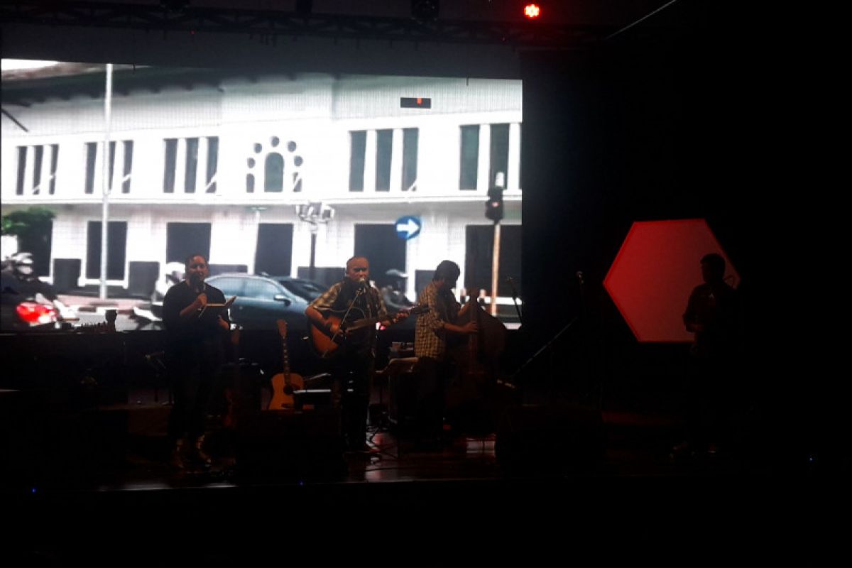 Menembus lorong waktu lewat Ary Juliyant & The Badjigur Bluegrass