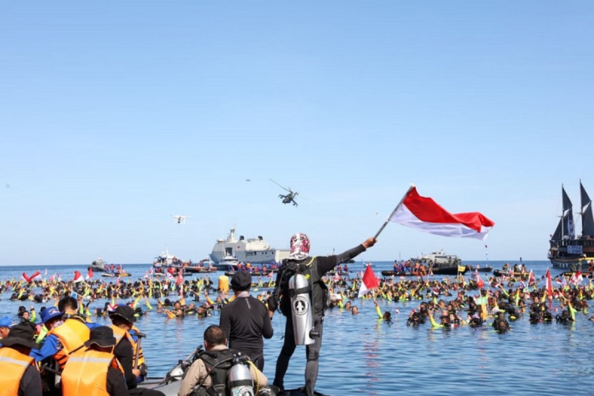 Dua Polwan di Kediri ikut pemecahan rekor penyelam di Manado