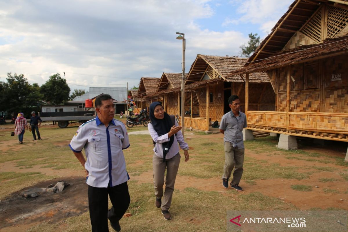 Korban gempa Palu terima 12 unit huntara bambu