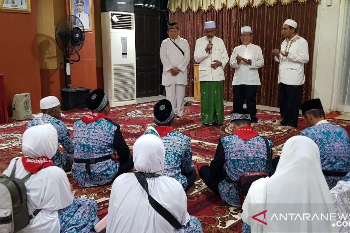 Bupati lepas jamaah terakhir Banjar