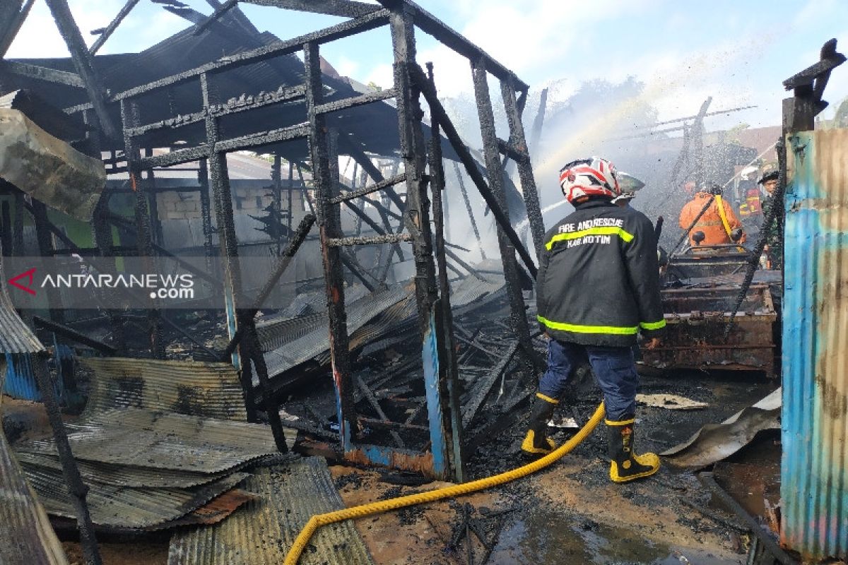 Sebuah rumah di Sampit terbakar saat ditinggal ke pasar