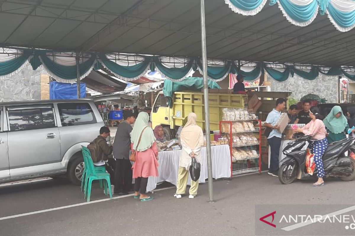 Jelang Lebaran Idul Adha, Pemkab Bangka gelar pasar murah sembako (Video)