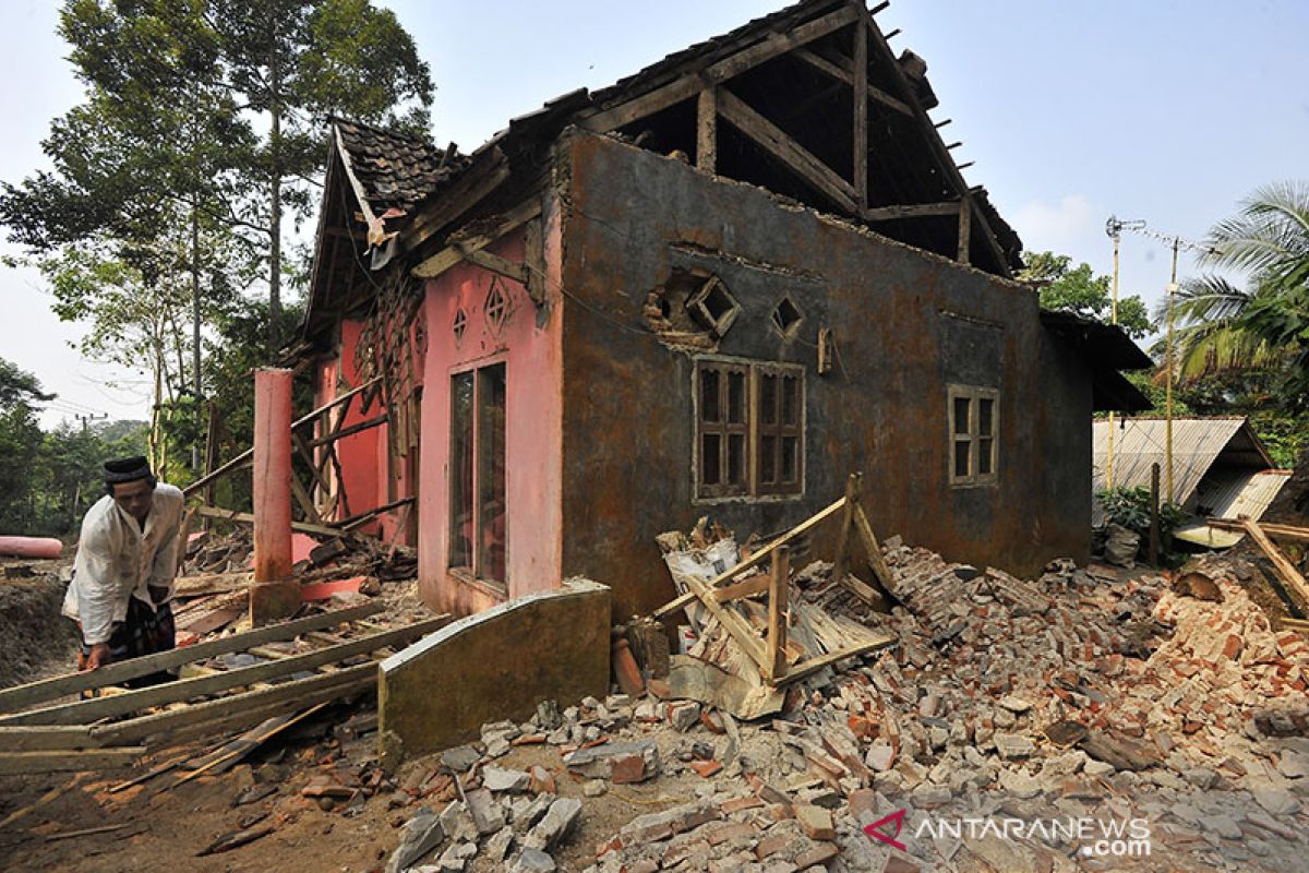 Baznas bantu evakuasi ibu hamil korban gempa Banten