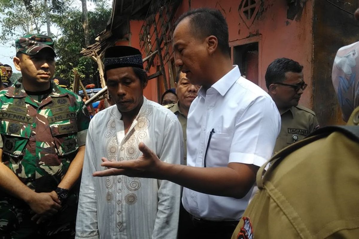 Mensos salurkan bantuan korban gempa di Banten