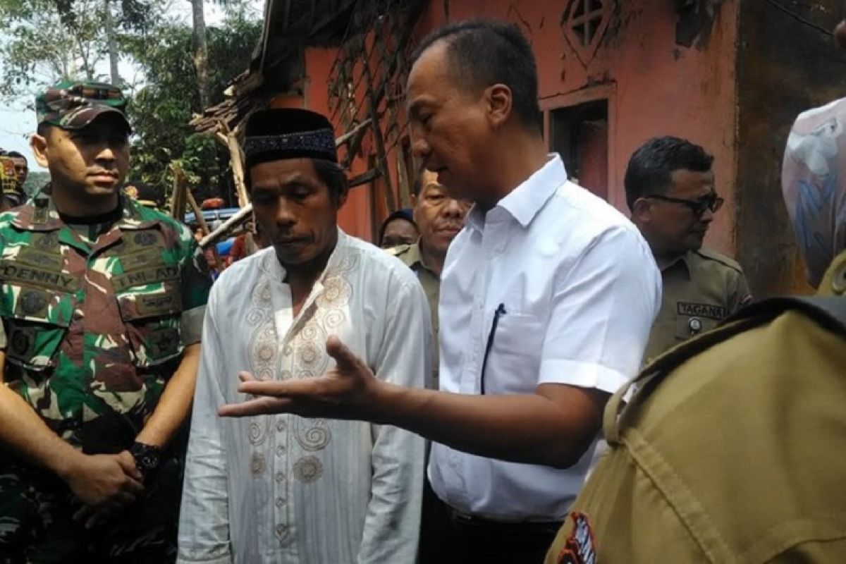 Mensos bantu ahli waris korban gempa 7,4 SR di Pandeglang