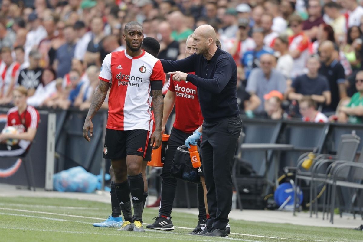 Derby Rotterdam pekan pembuka berakhir 2-2