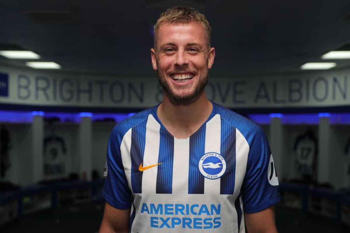 Brighton rekrut Adam Webster dari Bristol