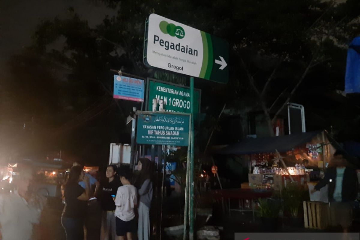 Pemadaman listrik sebabkan Pasar Grogol gelap gulita