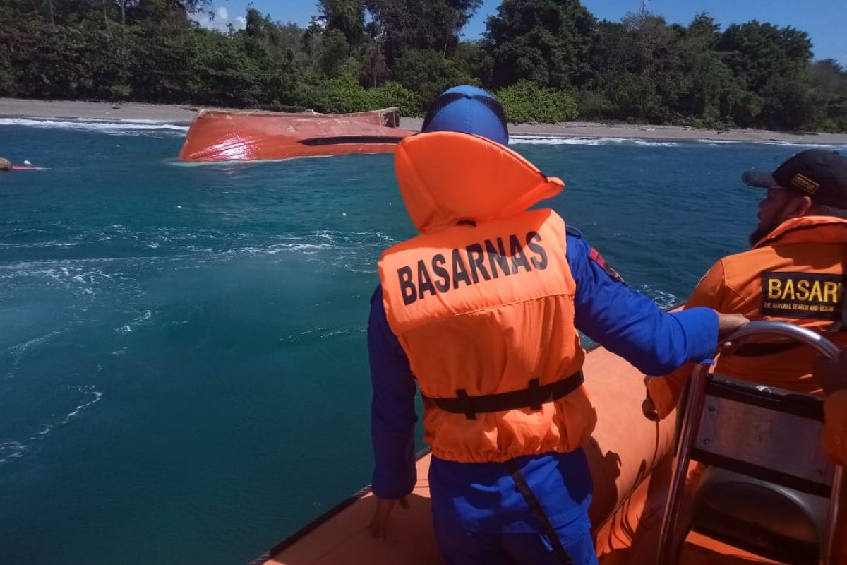 Polair Polda Maluku temukan kapal nelayan terbalik tanpa abk