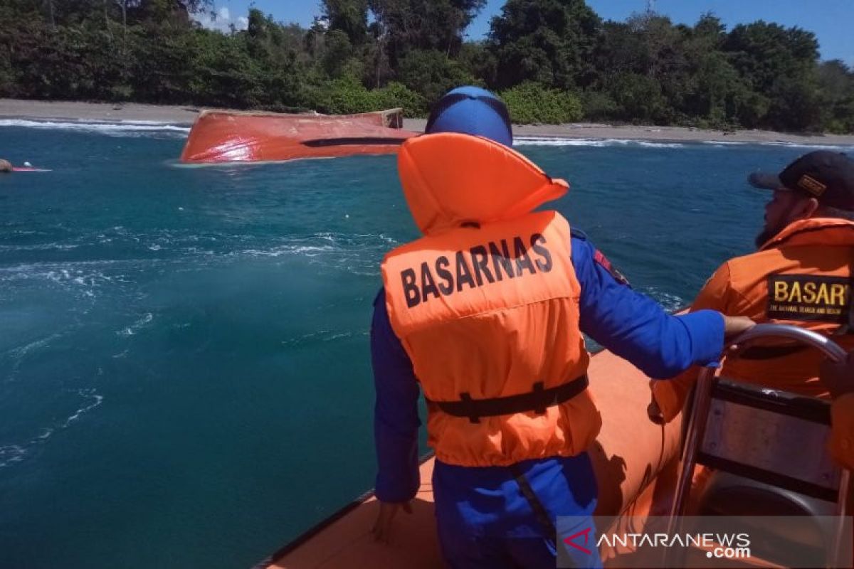 Speedboat capsizes in Maluku, 1 killed, 32 survive