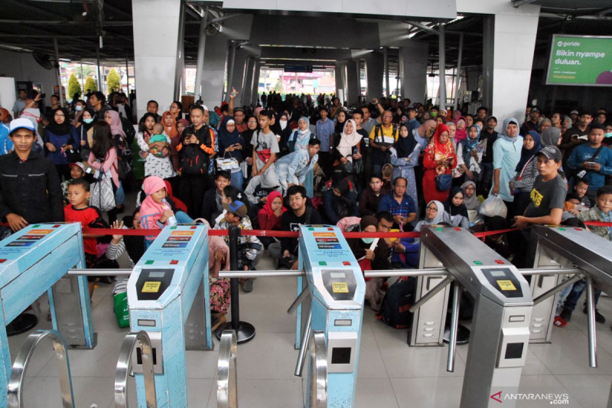 Kembali normal sejumlah jalur layanan "commuter line"