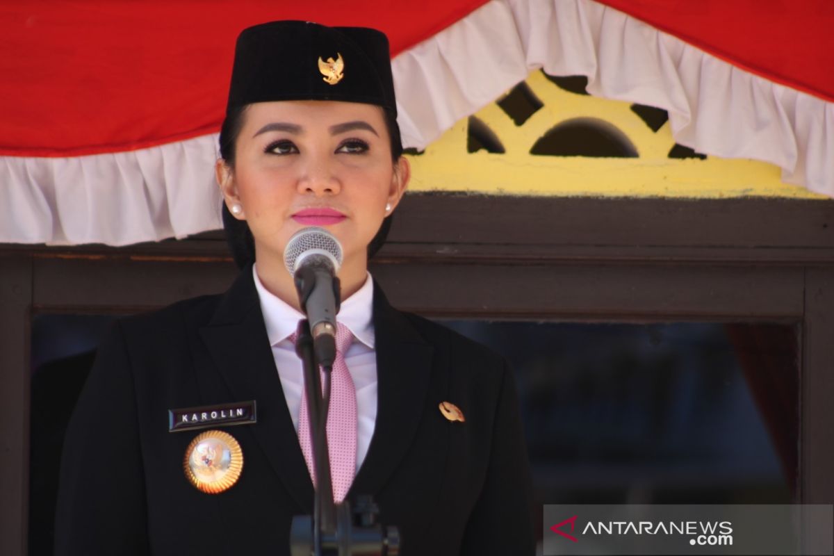 Karolin imbau masyarakat segera pasang bendera