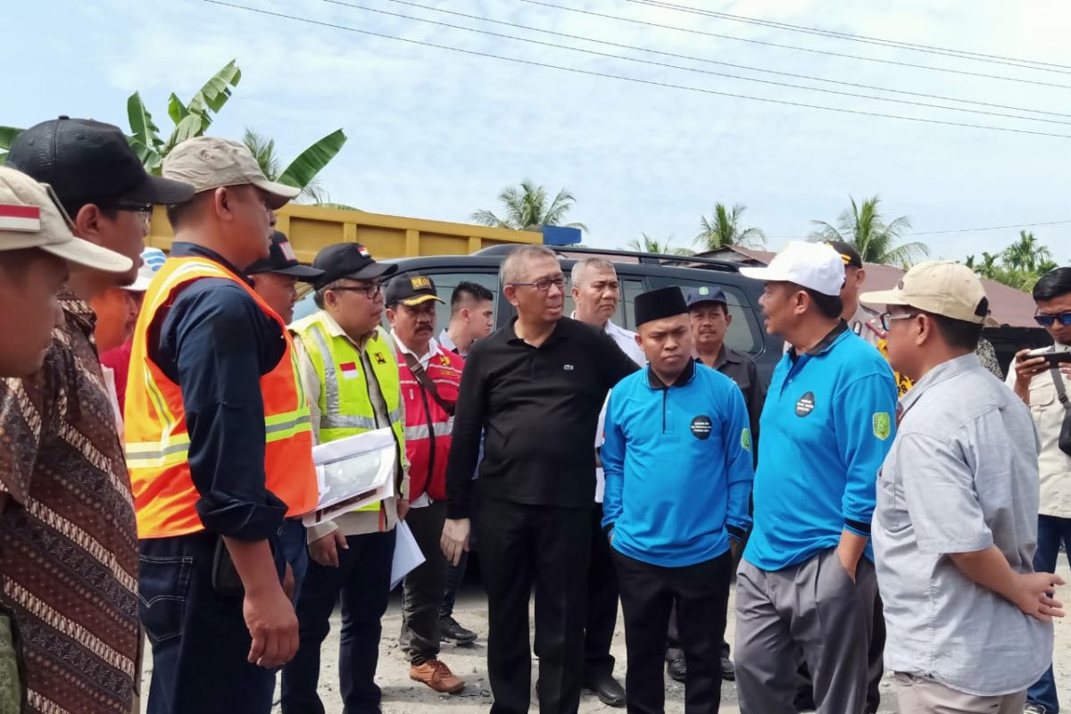 Gubernur Sutarmidji tinjau lokasi pembangunan jembatan Sungai Sambas Besar