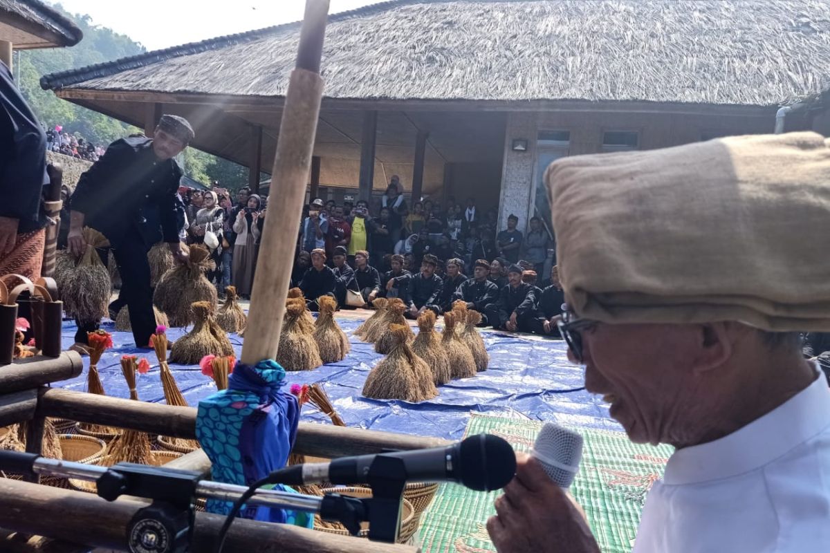 Pascapanen, Warga Cisungsang,  Lebak gelar Seren Taun