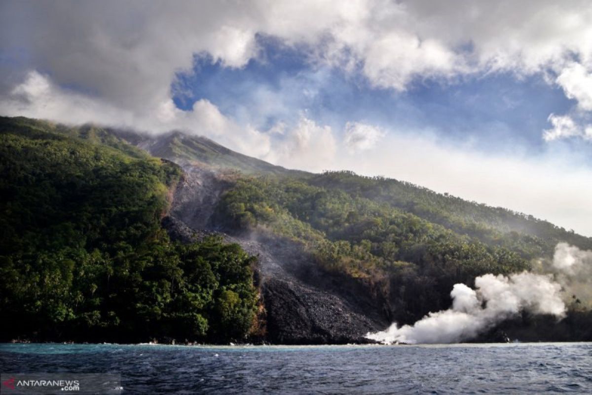 Guguran lava Gunung Karangetang menyusuri Kali Pangi-Nanitu-Sense