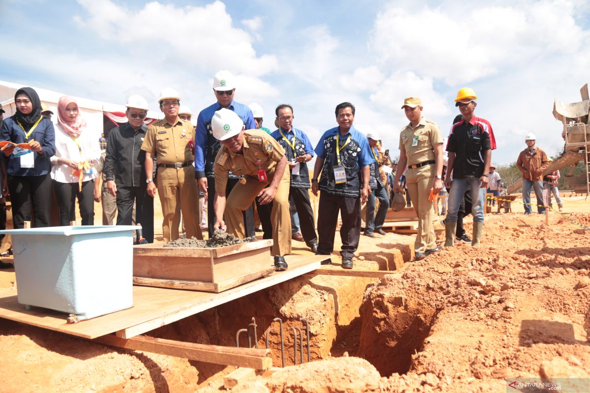 Bupati: Pabrik kelapa sawit swadaya sejahterakan petani.