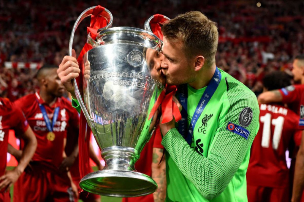 Mignolet resmi pergi  dari Liverpool