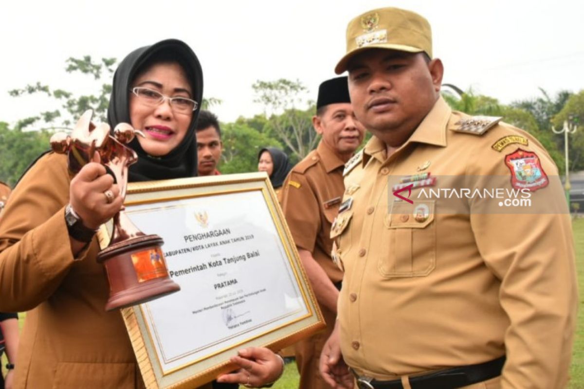 Pemkot Tanjungbalai terima penghargaan KLA kategori Pratama