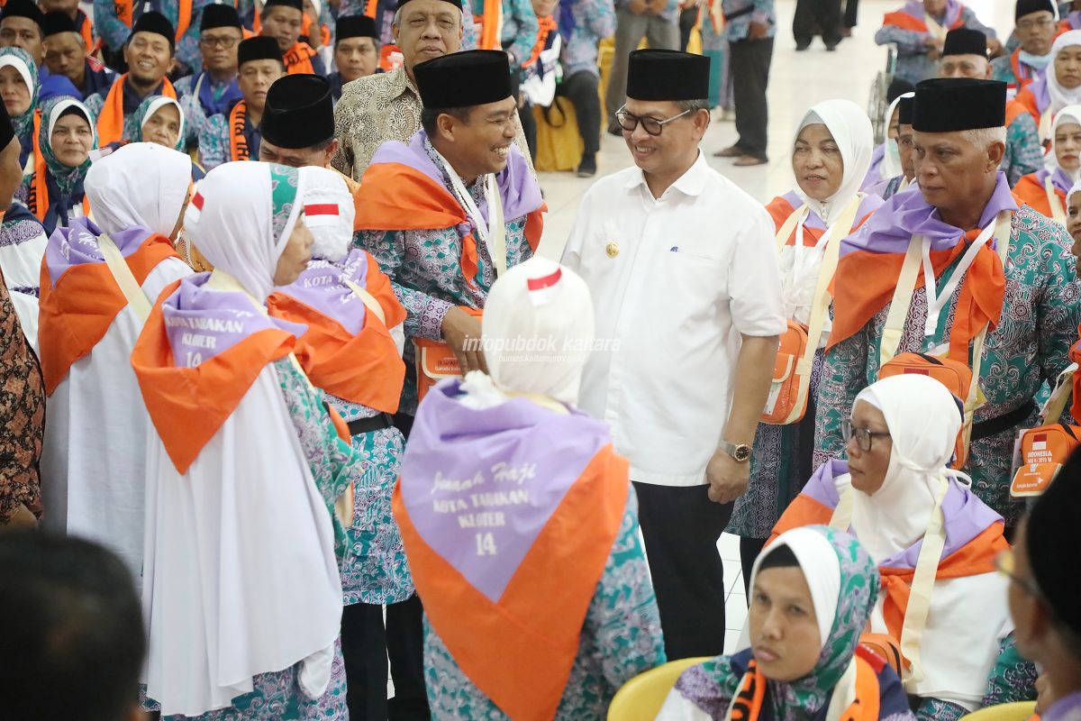 Lepas CJH Kaltara, Gubernur Berpesan Jaga Kebersamaan
