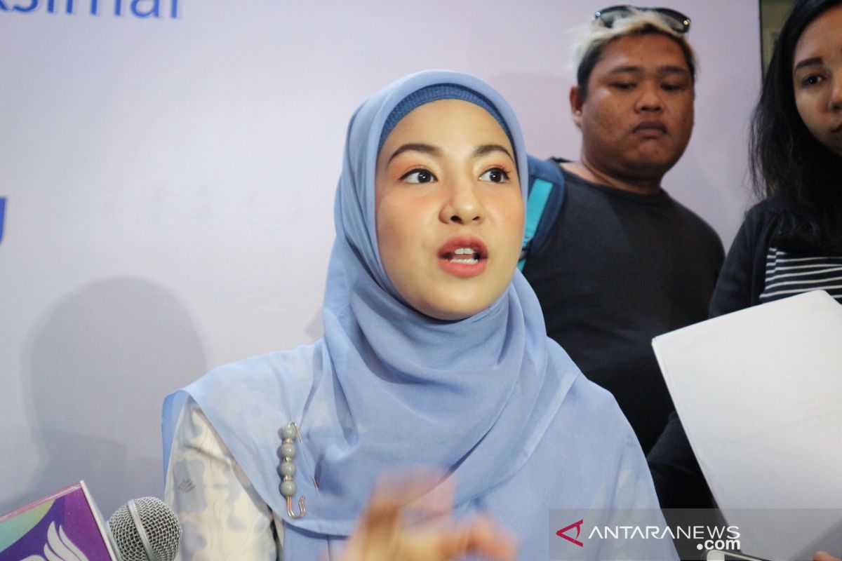 Mati lampu, Natasha Rizky ajarkan anak untuk tetap di rumah