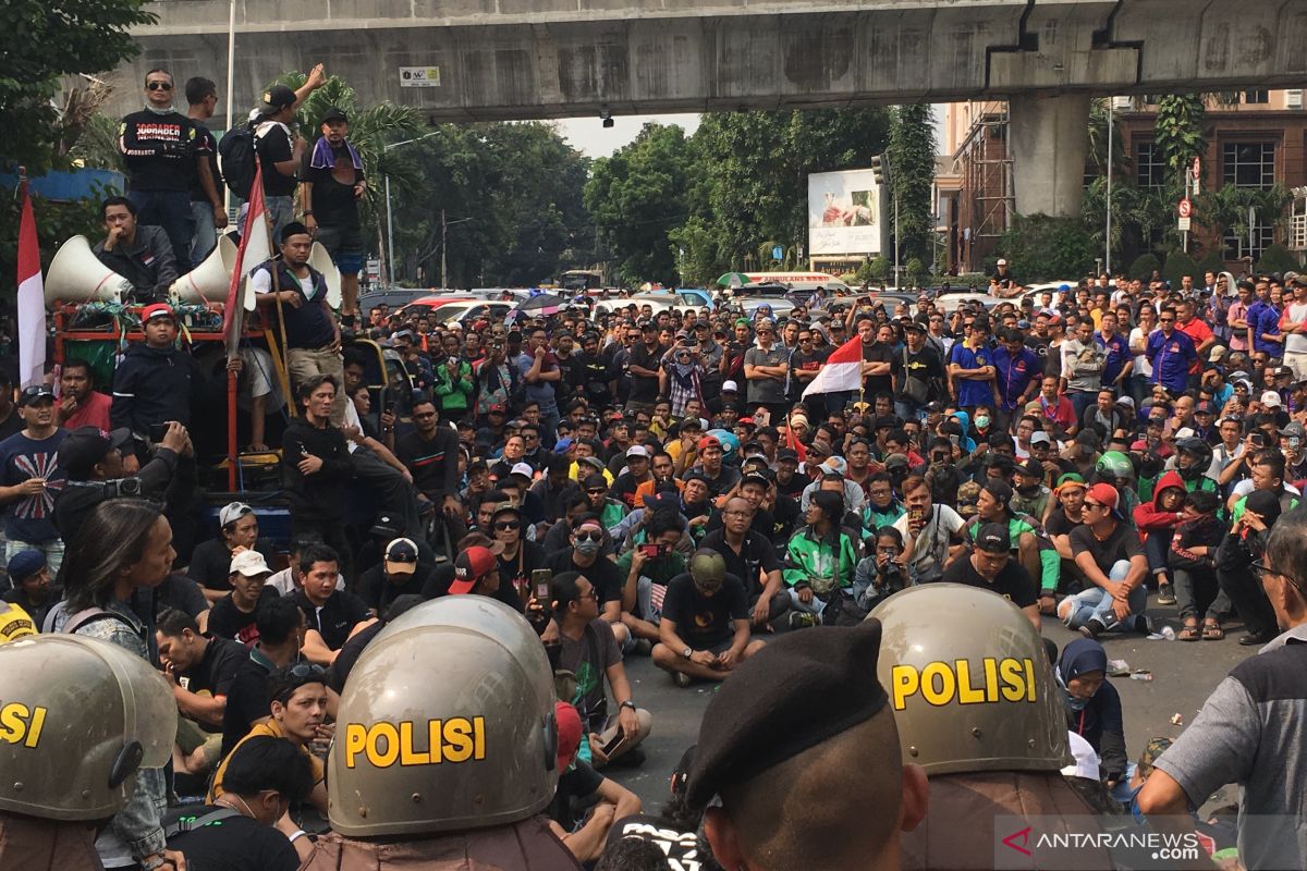 Yang menarik, Jakarta kemarin, demonstrasi di kantor Gojek hingga mafia properti