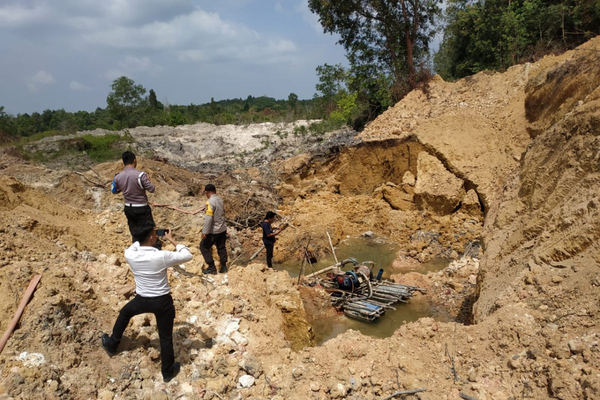 Dua korban kecelakaan tambang timah di Bangka Barat berhasil dievakuasi