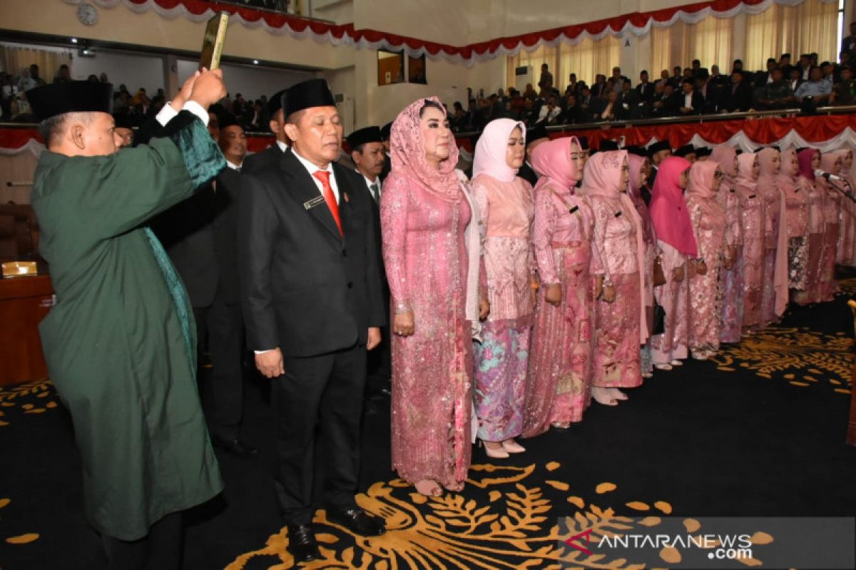 49 anggota DPRD Kabupaten Karawang terpilih dilantik