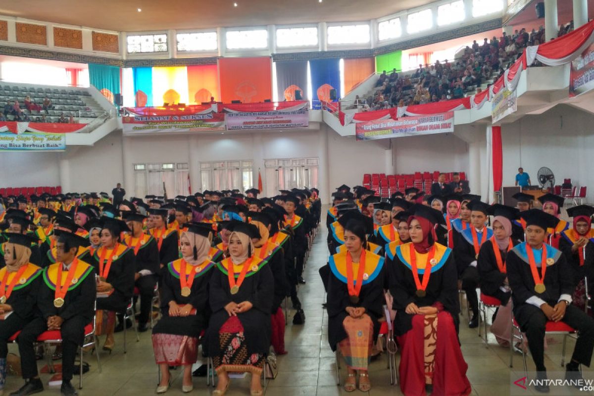 Lulusan Unja langsung terima ijazah asli saat diwisuda