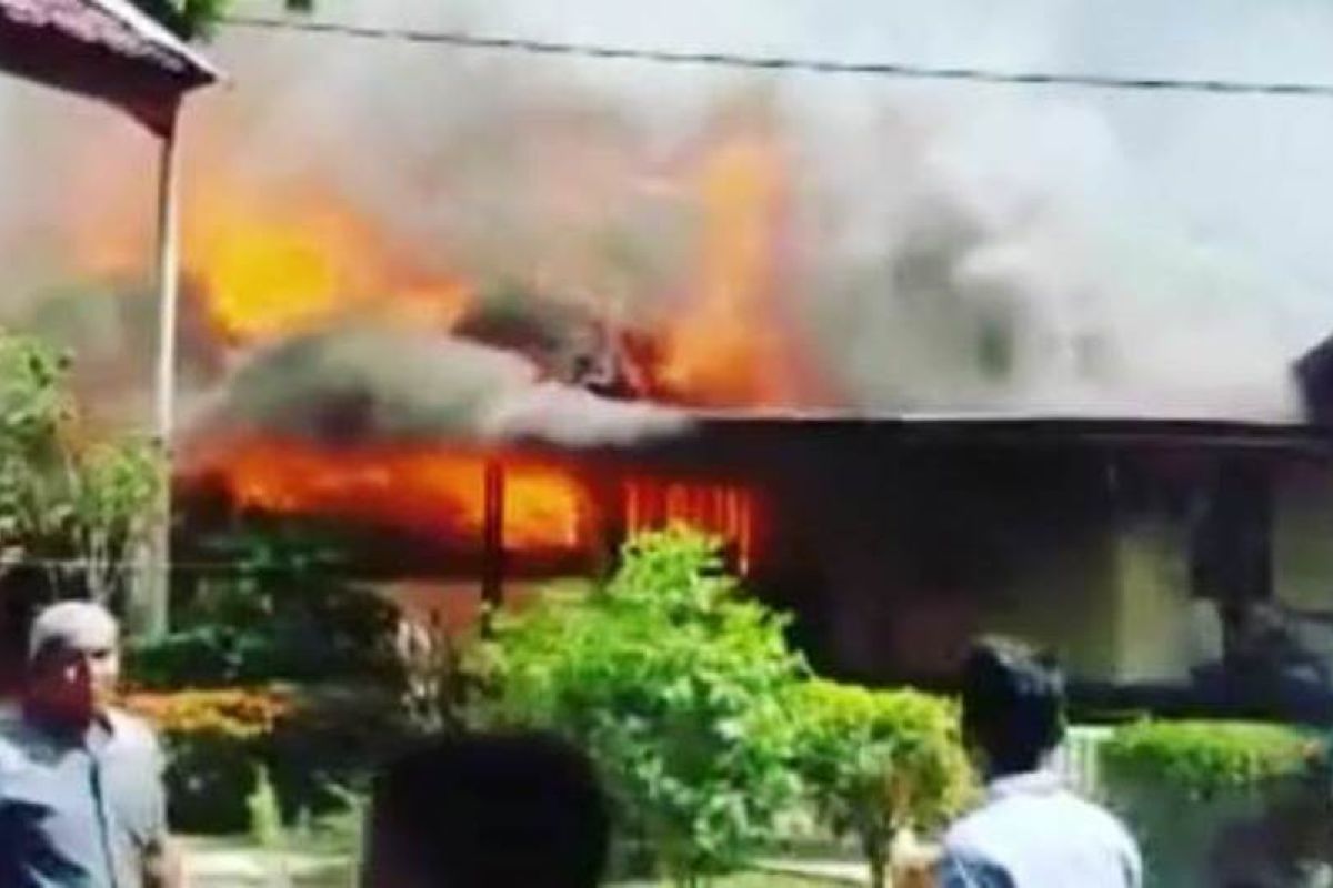 Rumah pimpinan dayah di Aceh Besar  terbakar