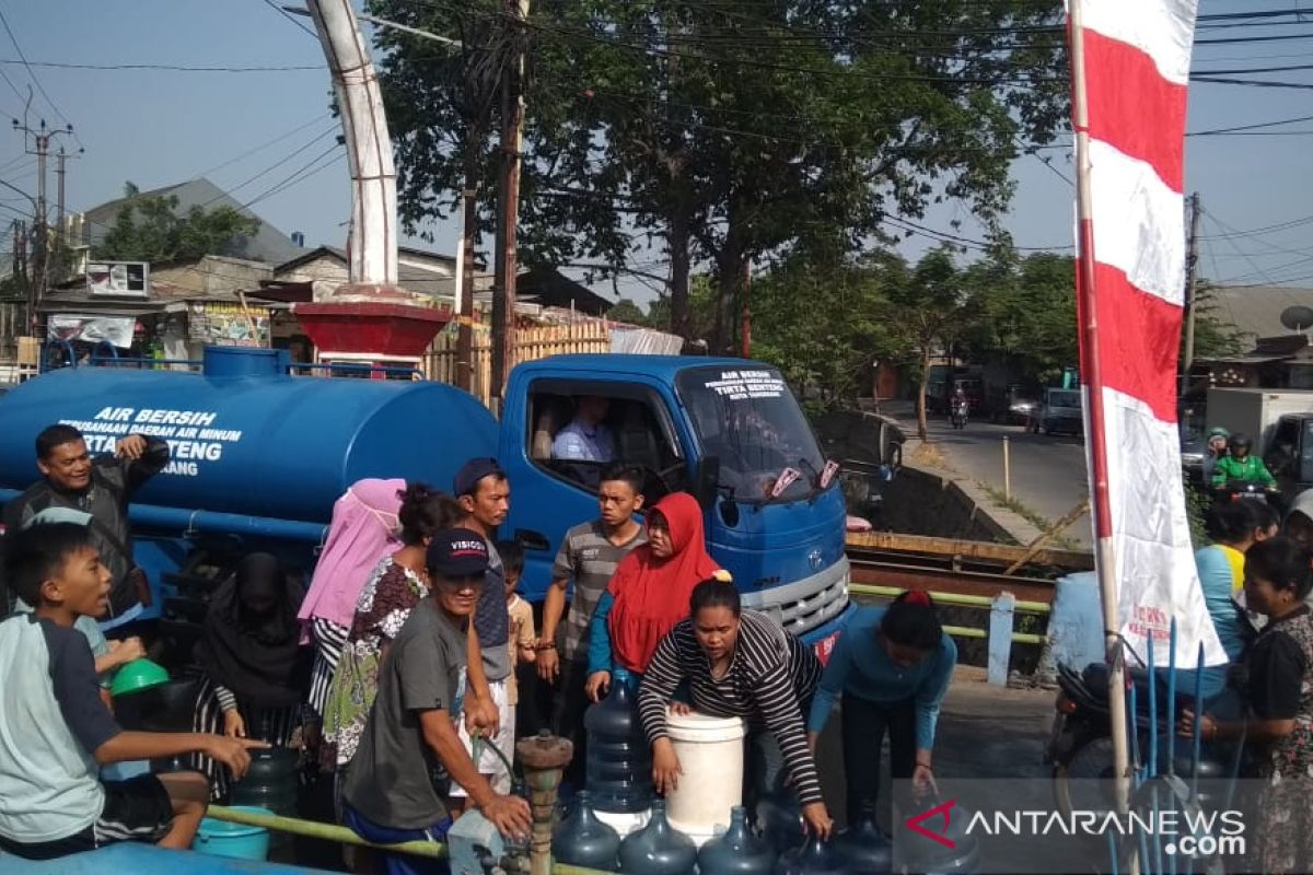 Distribusi terganggu pemadaman listrik, PDAM Tangerang pasok air pakai tangki