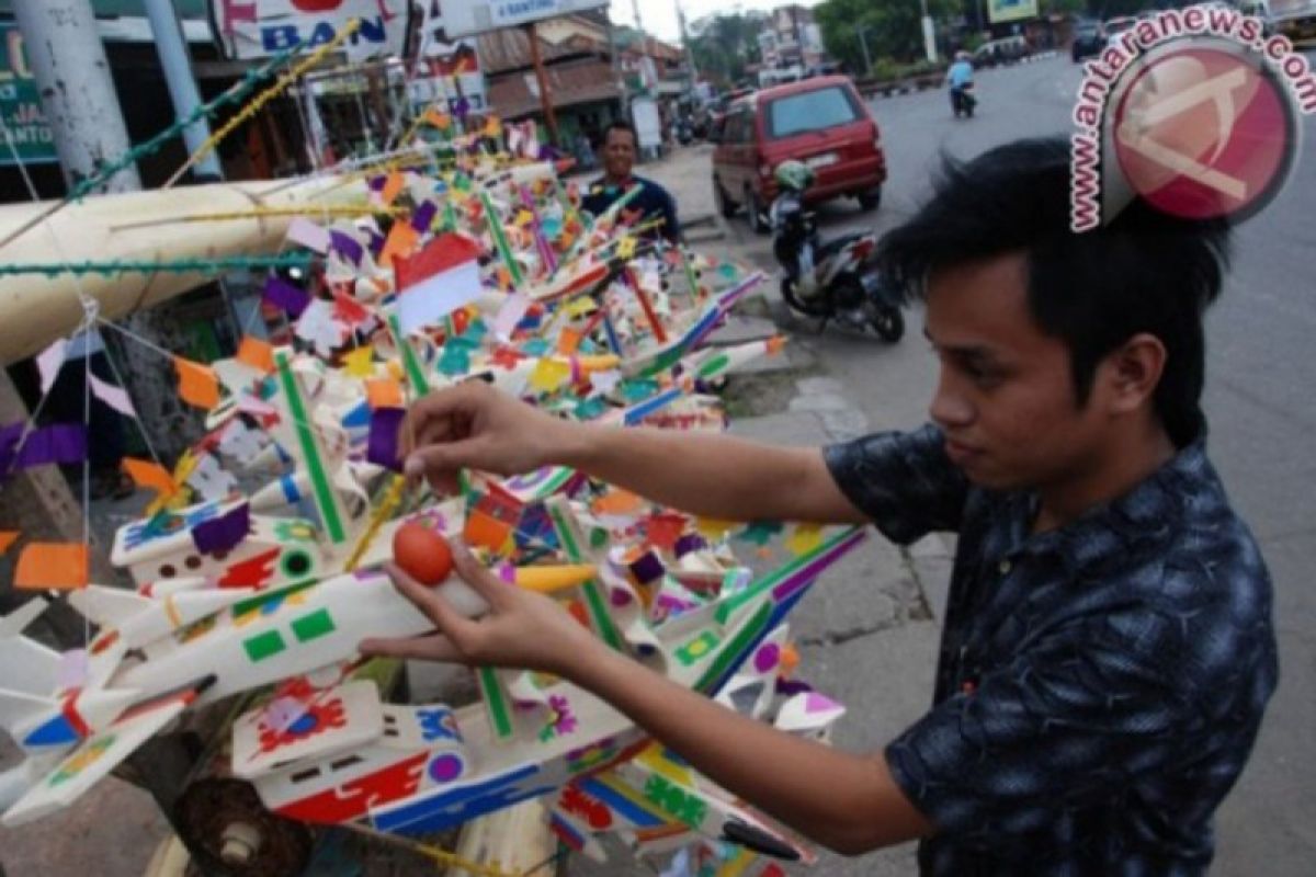 Penjual telok abang mulai bermunculan di Palembang  jelang HUT-RI