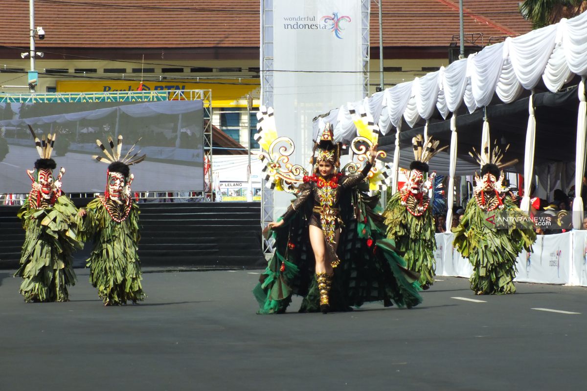 Jember Fashion Carnaval dimeriahkan Cinta Laura dan Putri Indonesia