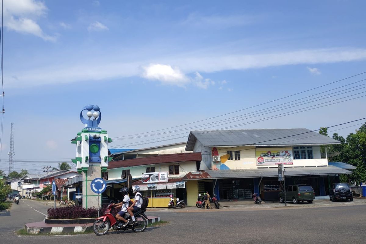 Antonius ingatkan masyarakat jangan malas pasang bendera