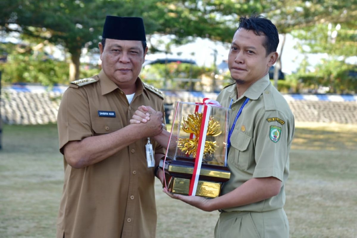 Local fruit preserver awarded Kalpataru and Umrah