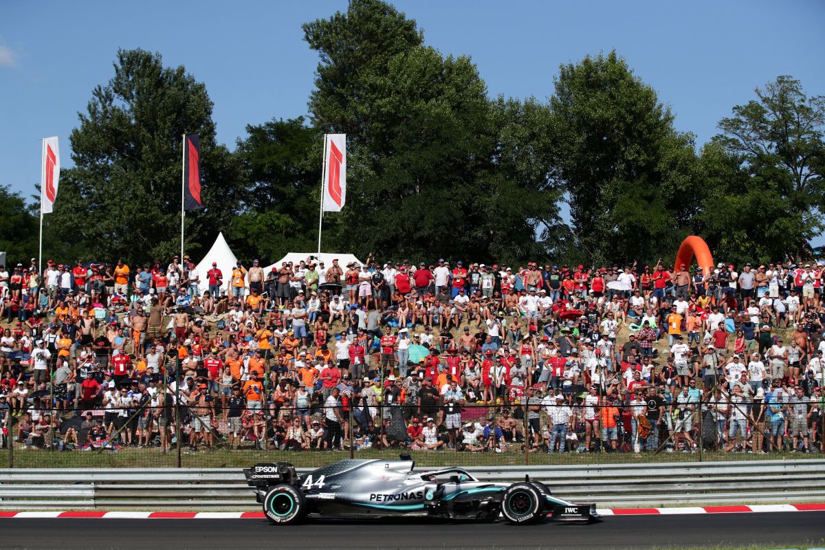 Hamilton juarai GP Hungaria