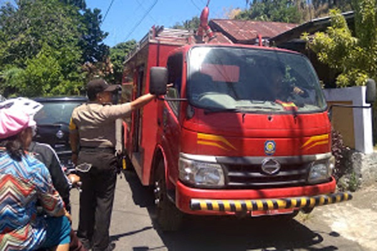 Lahan di Bukit Sasayabayan terbakar