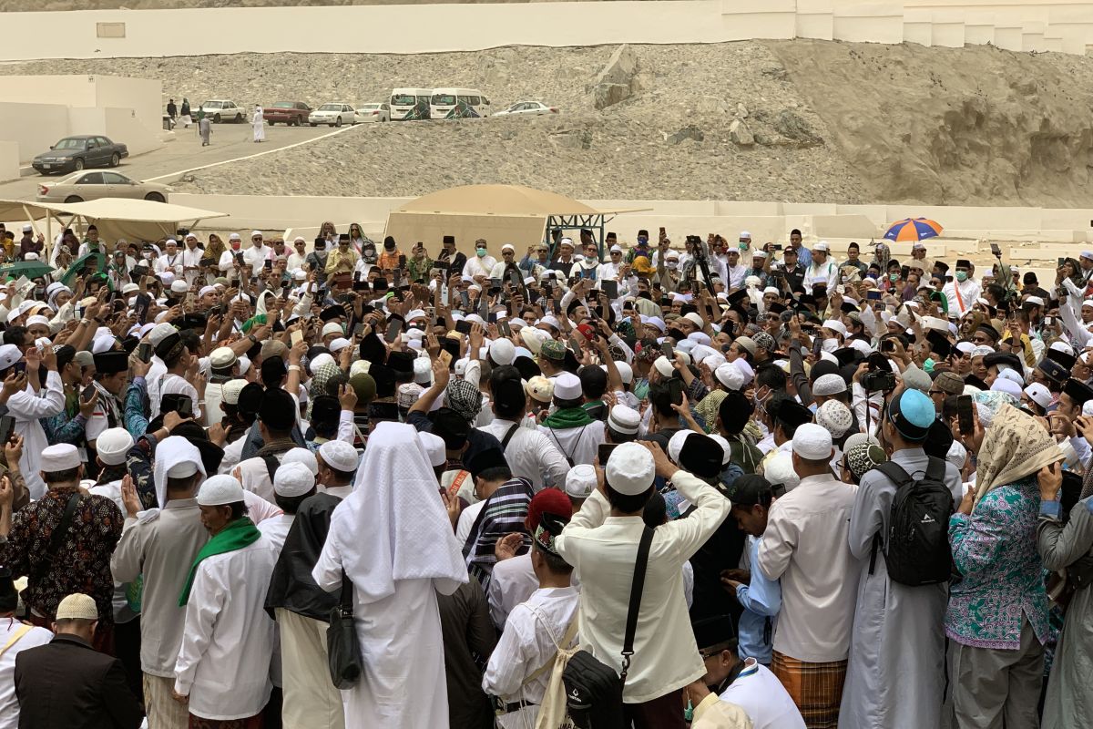 Suhu Mekkah teduh saat hari berpulangnya Mbah Moen