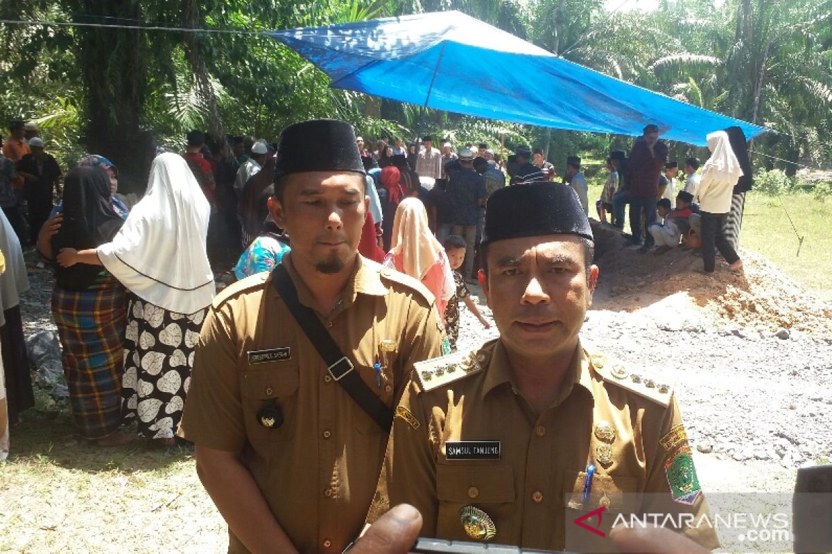 Bupati Labura biayai proses pemakaman empat anak tertimbun gorong-gorong