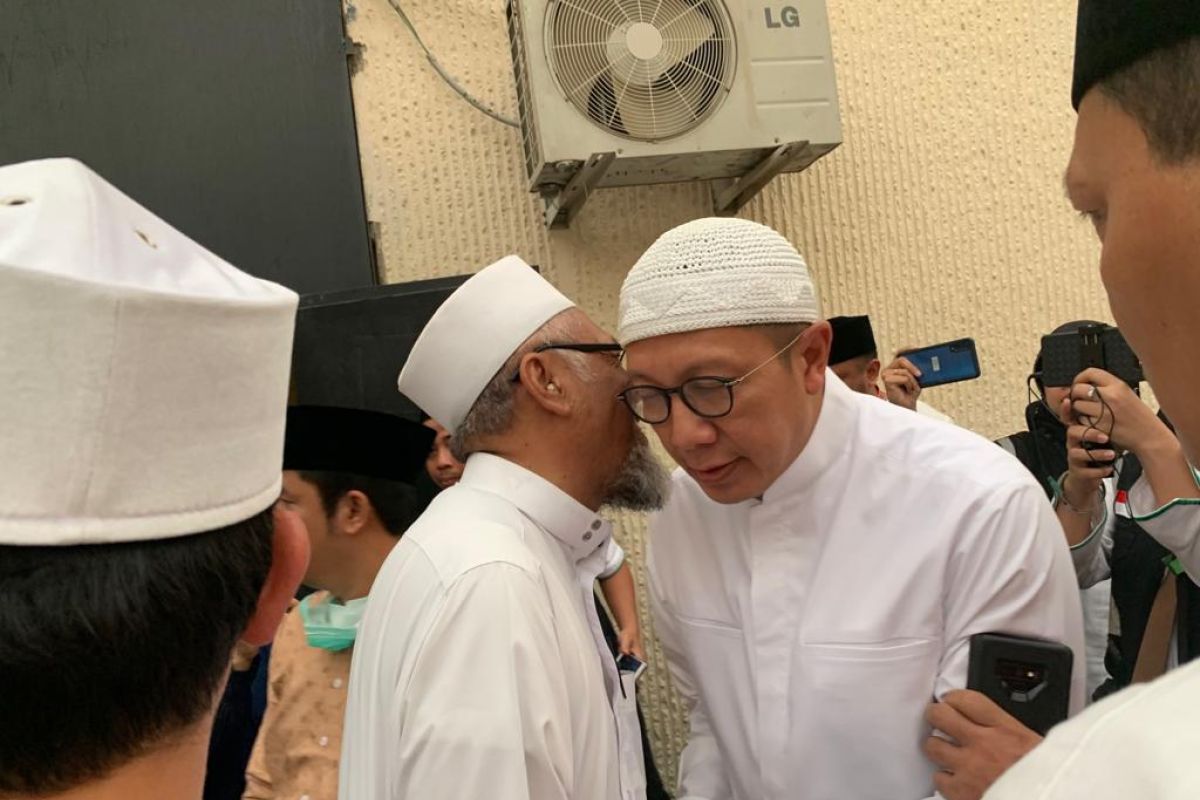 Amirul Hajj tegaskan semua orang boleh mendoakan Mbah Moen