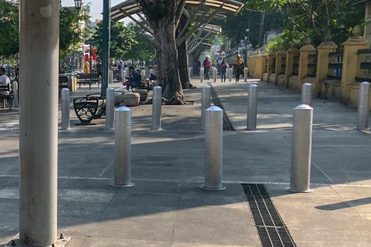 Pekerjaan merevitalisasi pedestrian Sudirman mulai bongkar trotoar
