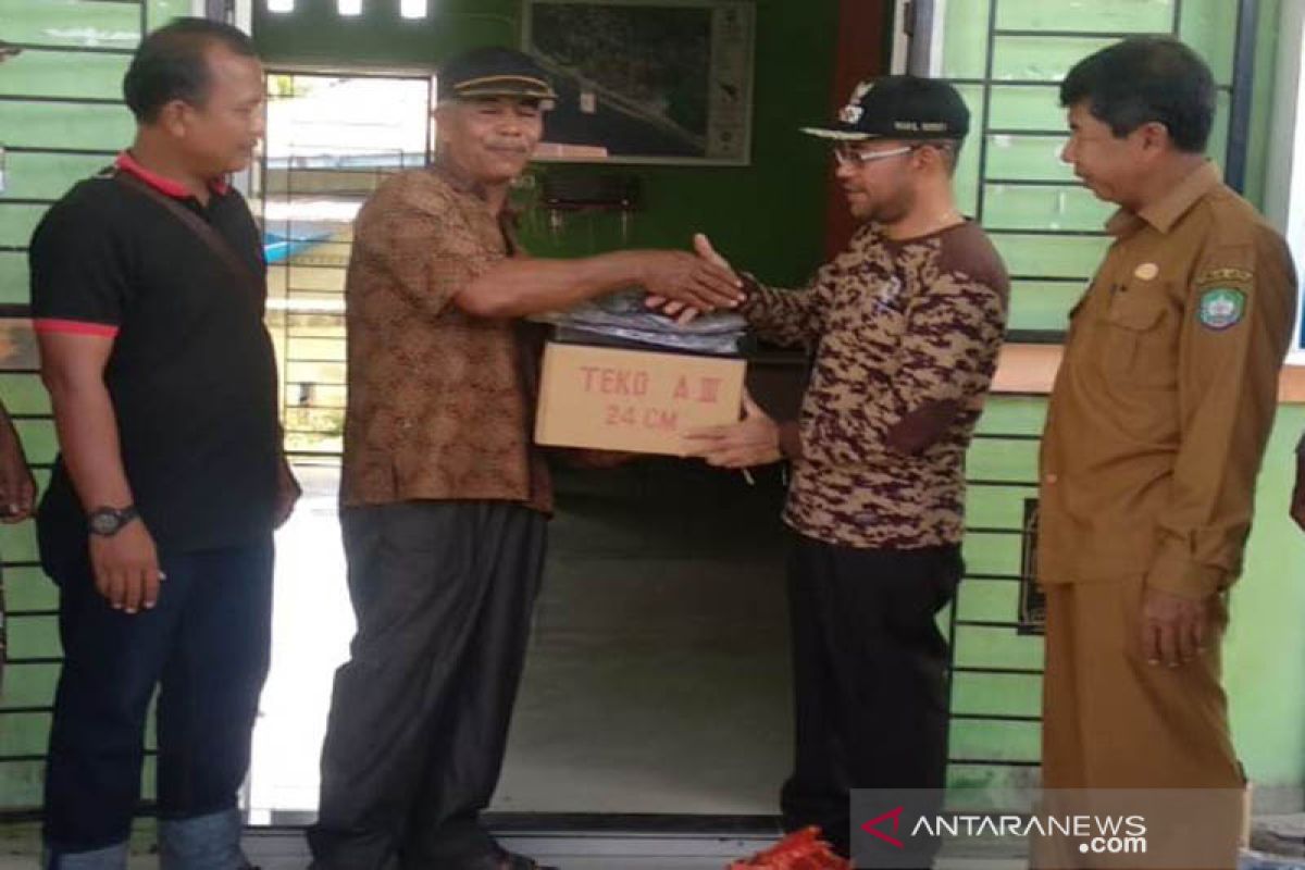 Korban gelombang pasang di Abdya terima bantuan material rumah