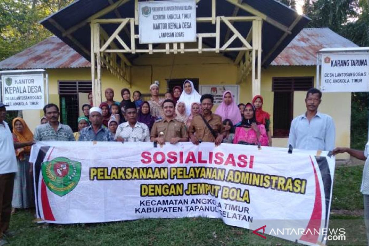 Camat Angkola Timur sosialisasi pelayanan administrasi 