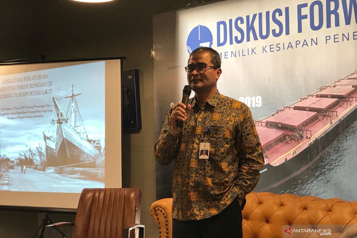 Vessels crossing Indonesian waters must install AIS: ministry