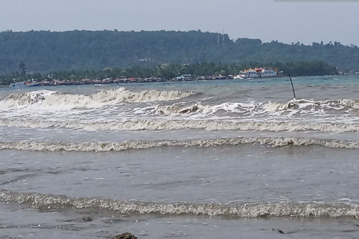 Waspadai gelombang  4 meter di Manokwari, sebut BMKG